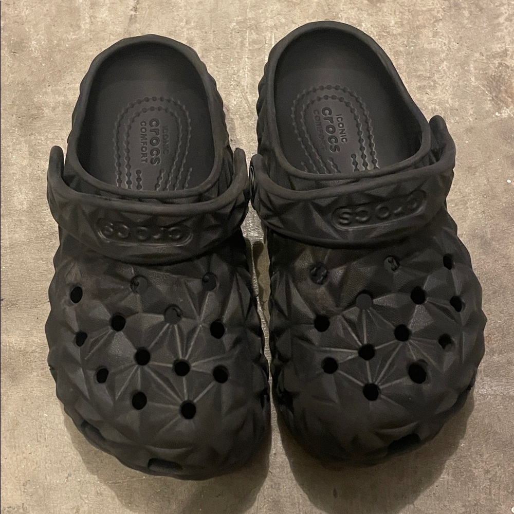 CROCS Kids Black Textured Clogs